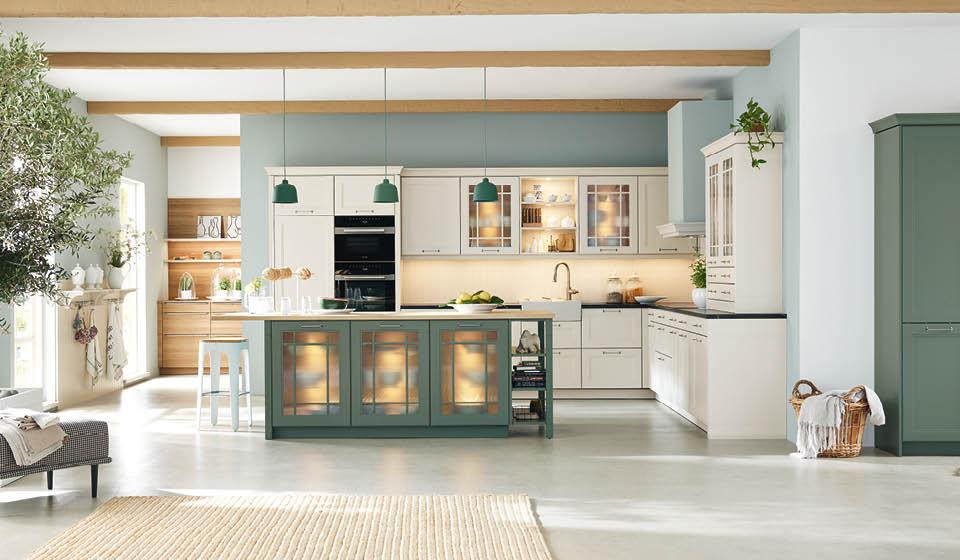 Beckermann Küchen Cottage Living – Landhausküche Cremeweiß – Weiß matt mit Salbeigrün
